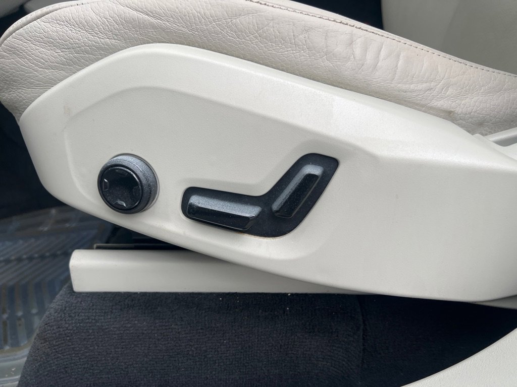 Used 2016 Volvo XC90 T5 Momentum image 25