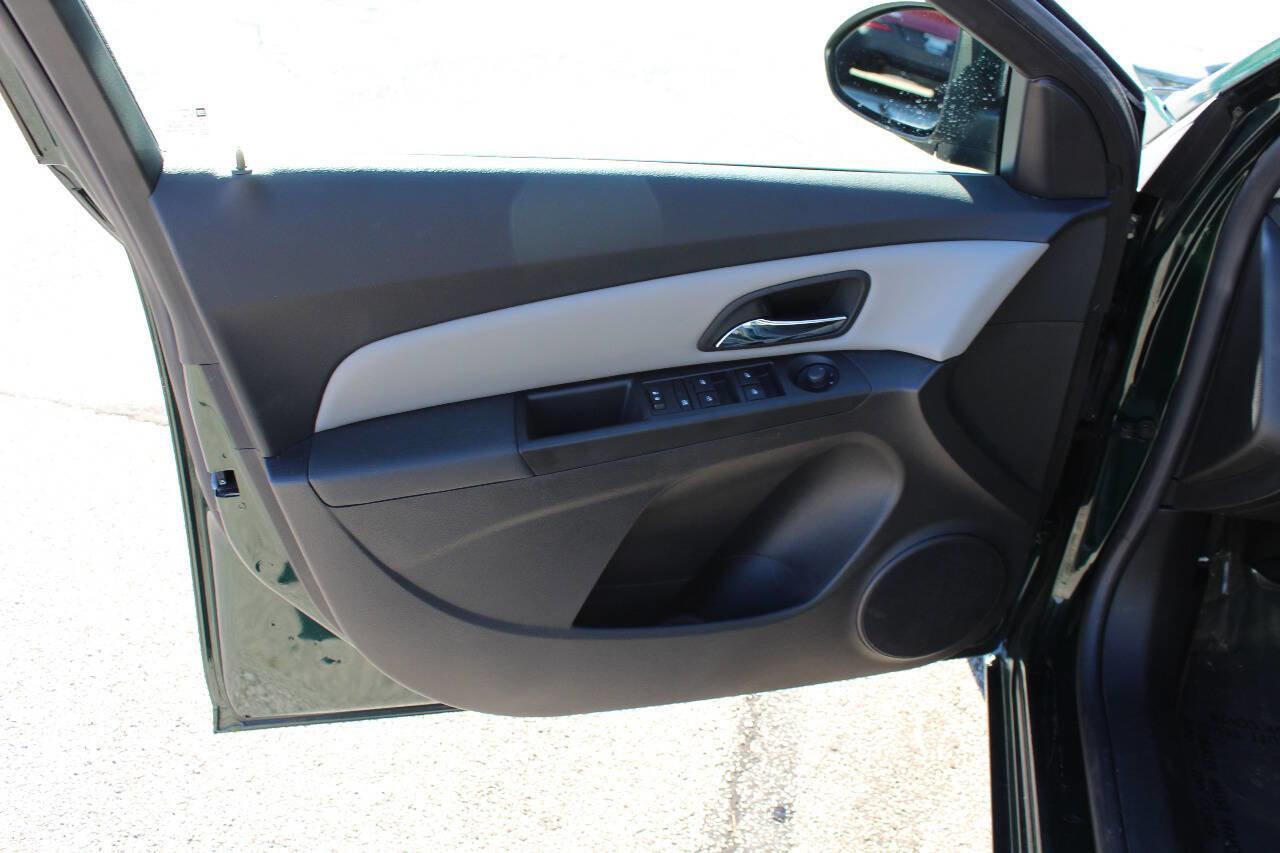 Used 2015 Chevrolet Cruze LT image 13