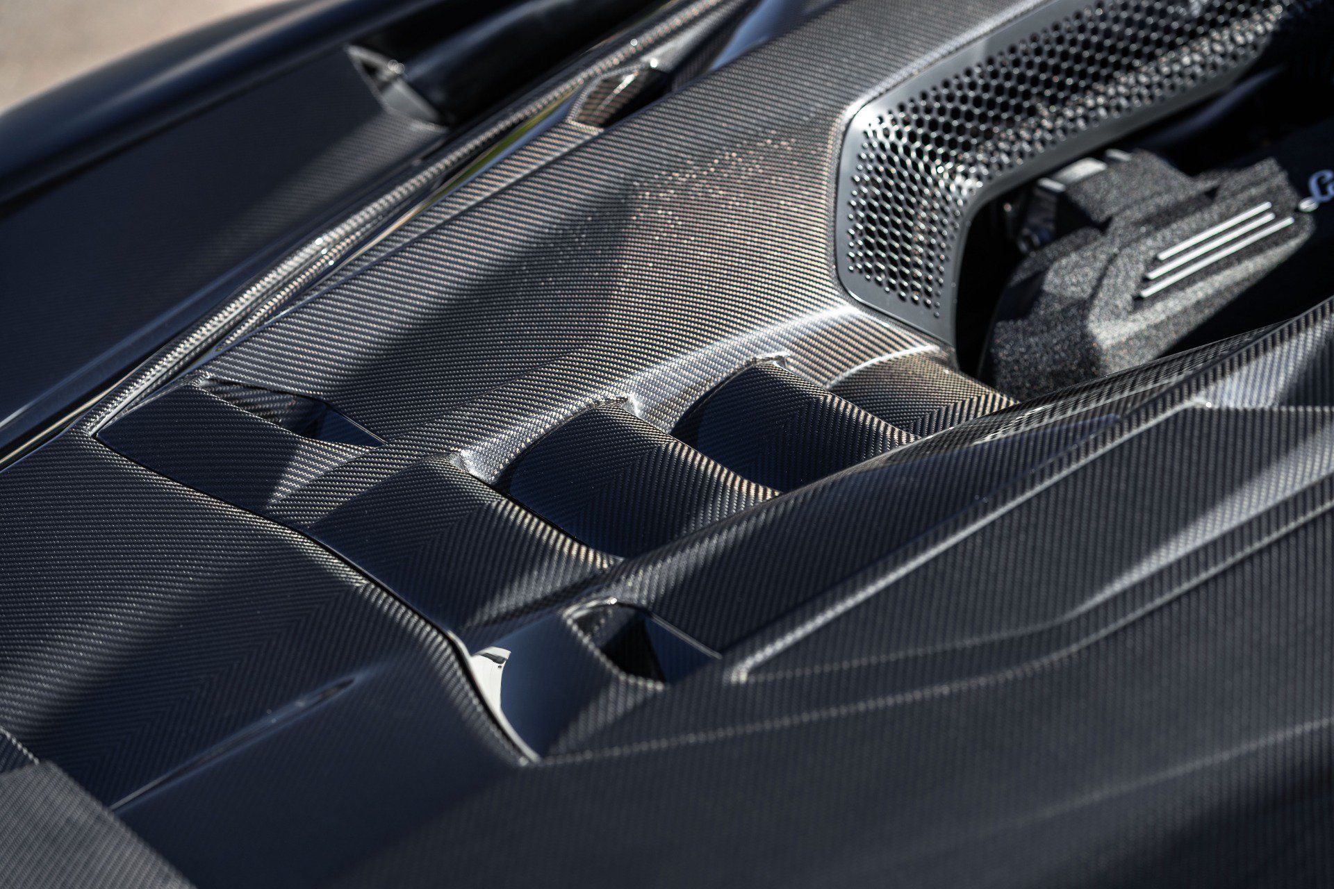 Used 2025 Lamborghini Revuelto AWD/4WD image 34