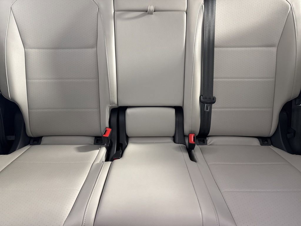 Used 2019 Volkswagen Tiguan SE w/ Panoramic Sunroof Package image 16