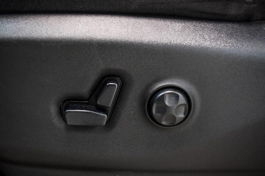 Used 2020 Chrysler Pacifica Touring-L FWD image 7