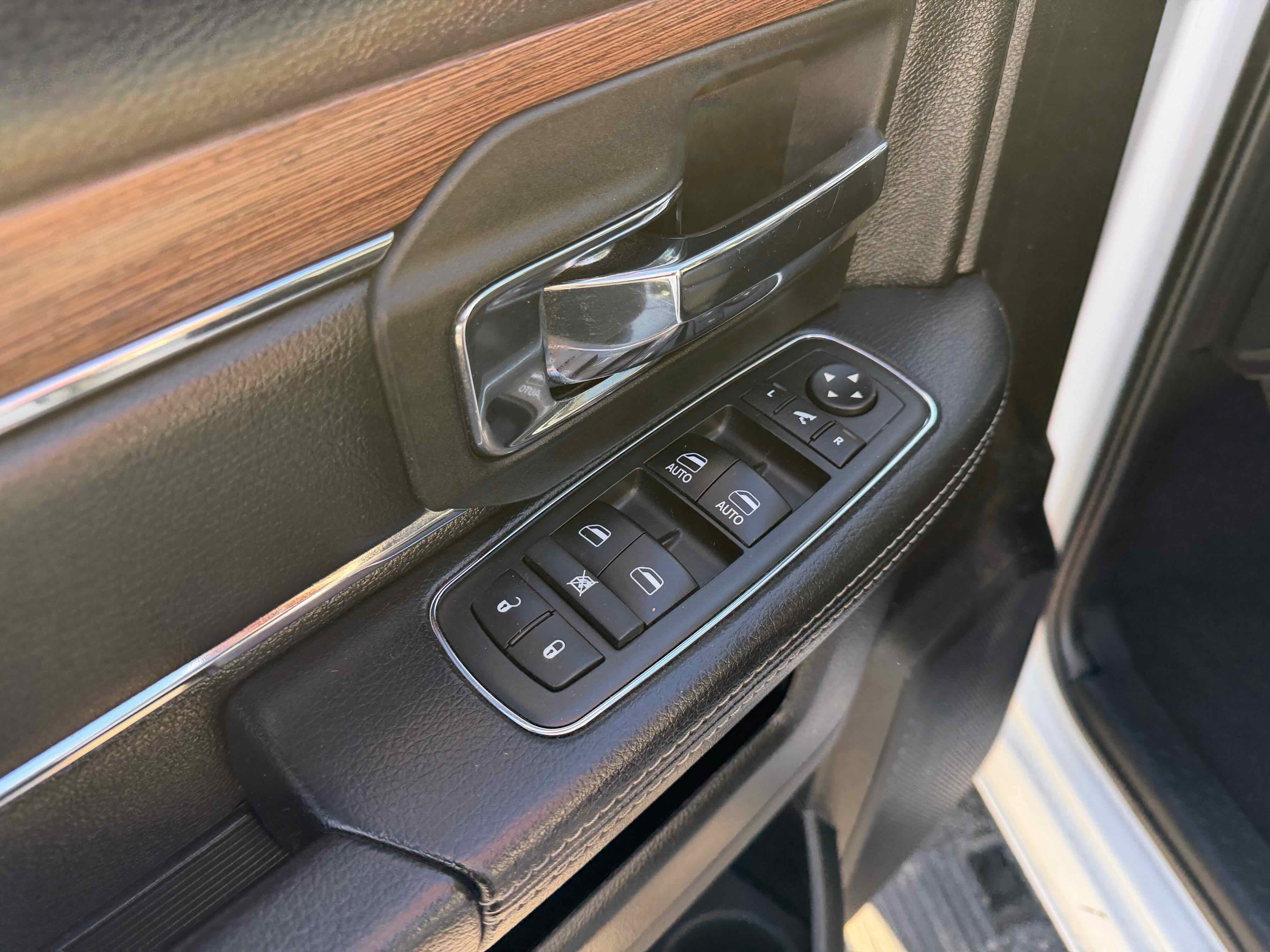 Used 2018 RAM 2500 Laramie w/ Convenience Group image 17