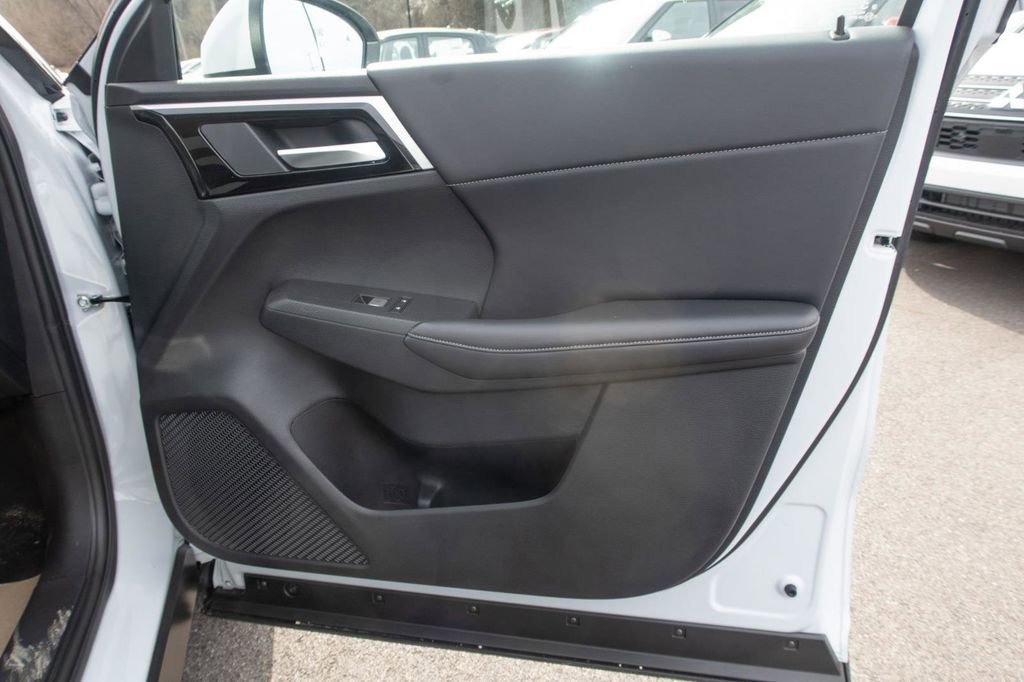 New 2025 Mitsubishi Outlander 4WD Plug-In Hybrid image 23