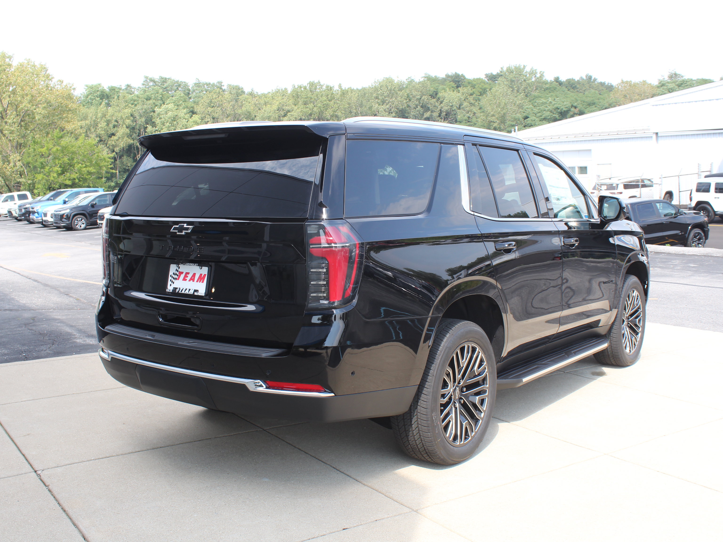 New 2026 Chevrolet Tahoe LS w/ LPO, Dark Essentials Package AWD/4WD image 6