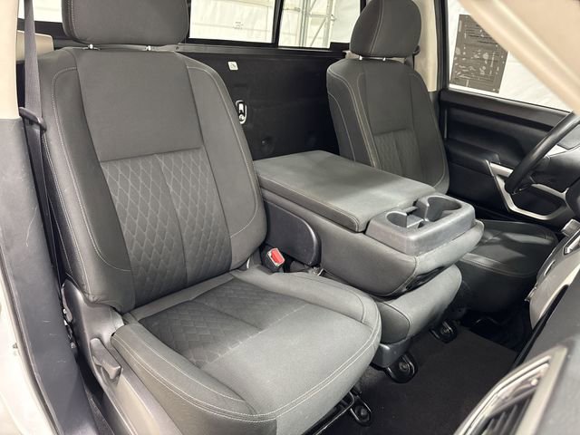 Used 2017 Nissan Titan SV image 24