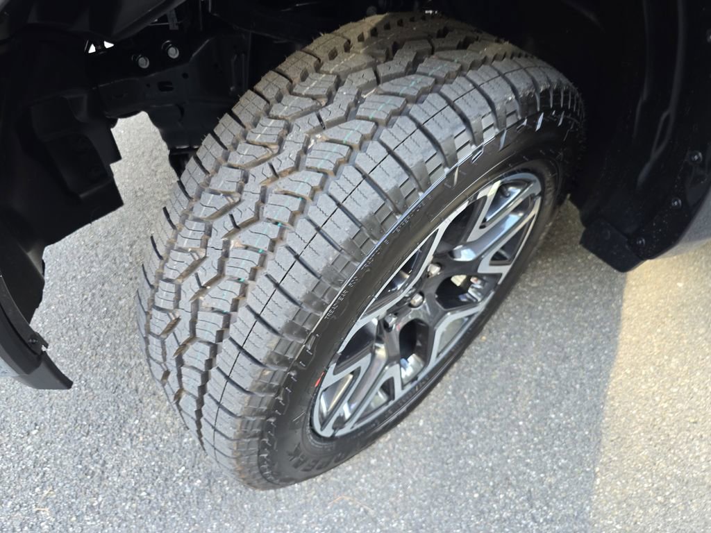 New 2026 RAM 1500 Laramie w/ Off Road Group image 32