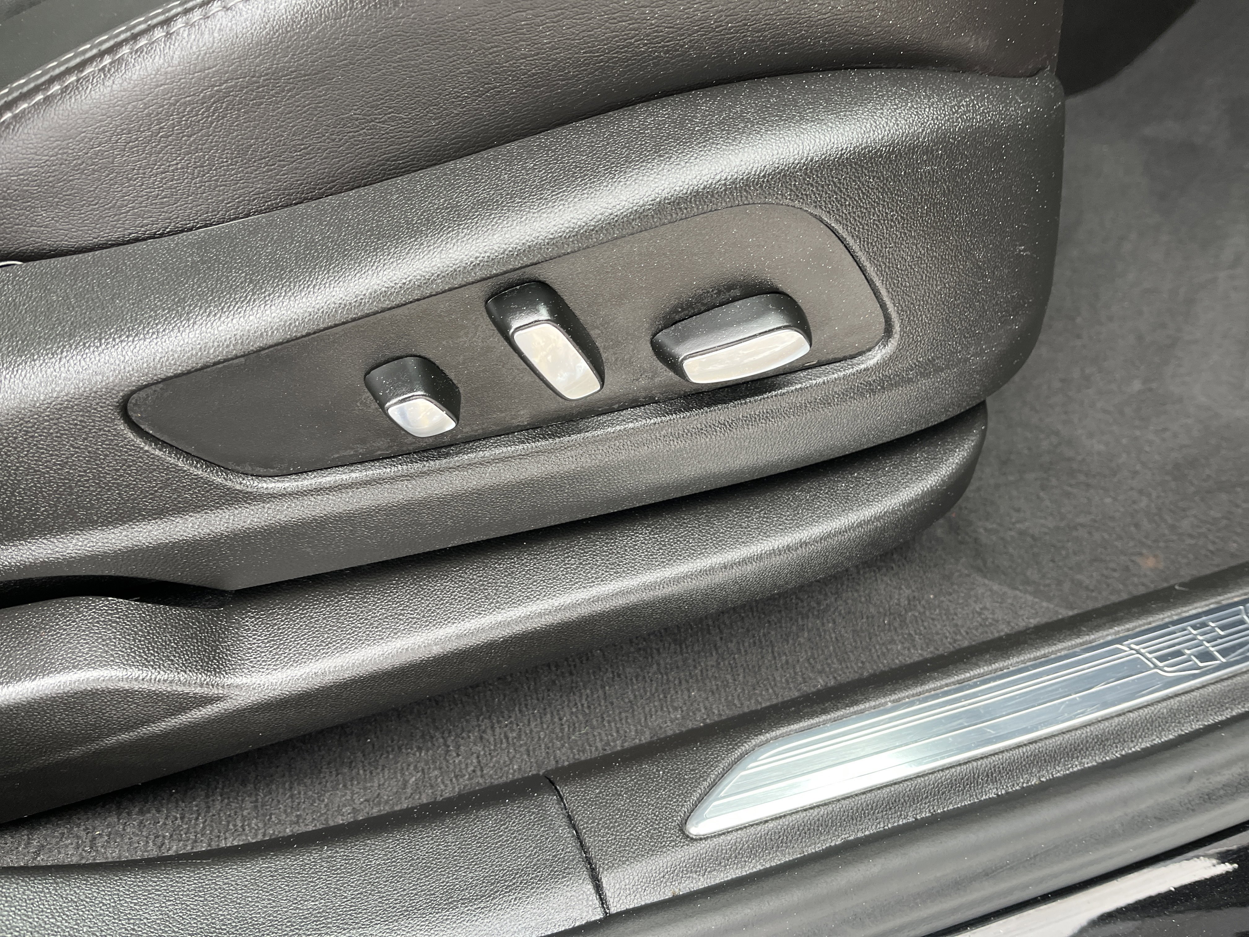 Used 2025 Cadillac XT5 Premium Luxury image 18