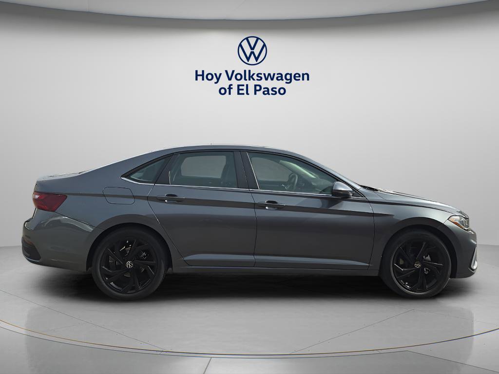 New 2026 Volkswagen Jetta SE image 2
