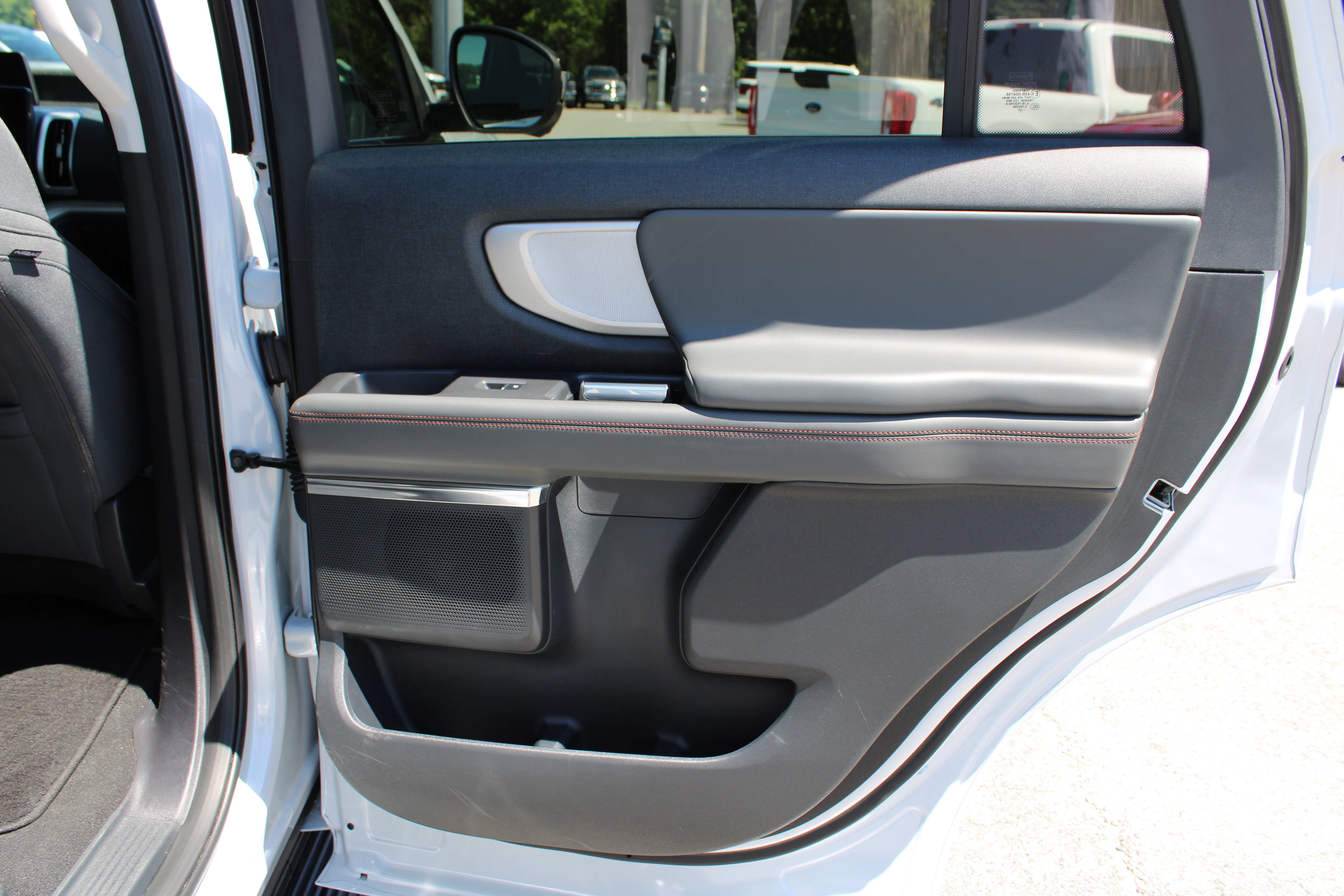 Used 2025 Ford Expedition Active RWD image 15