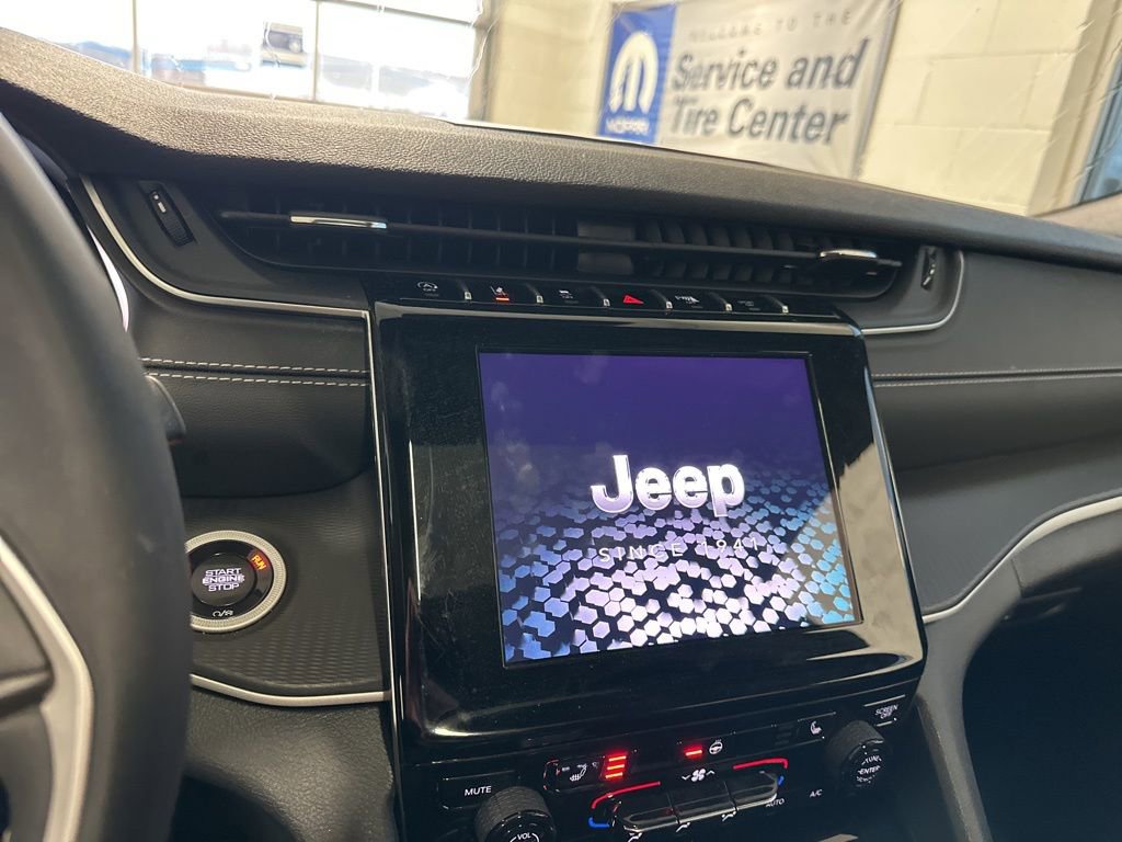 Used 2024 Jeep Grand Cherokee Altitude image 37