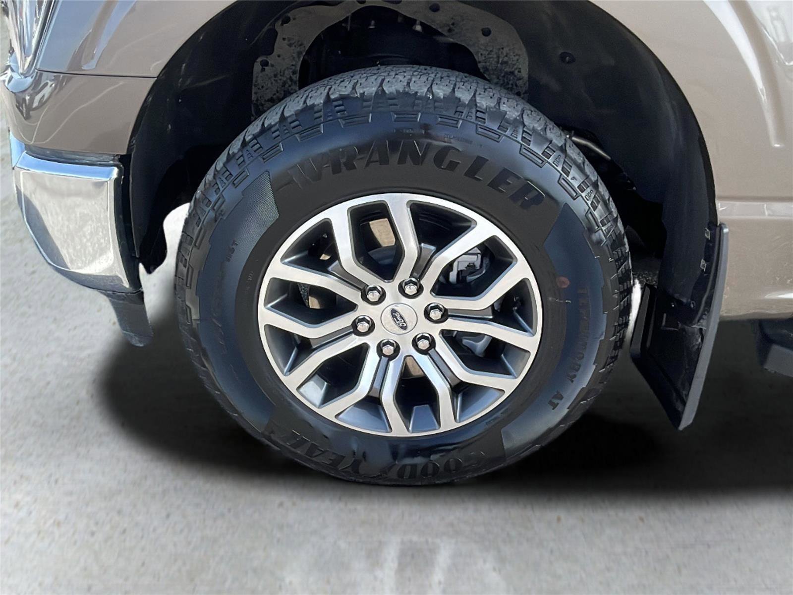 Used 2022 Ford F150 Lariat image 10