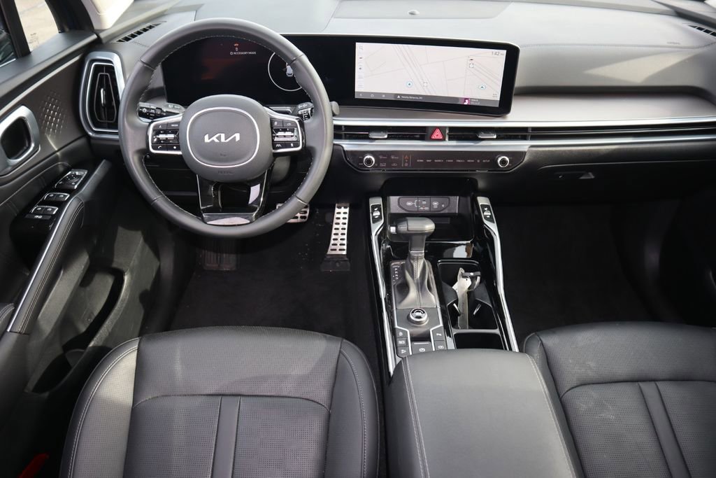 Used 2025 Kia Sorento SX image 15