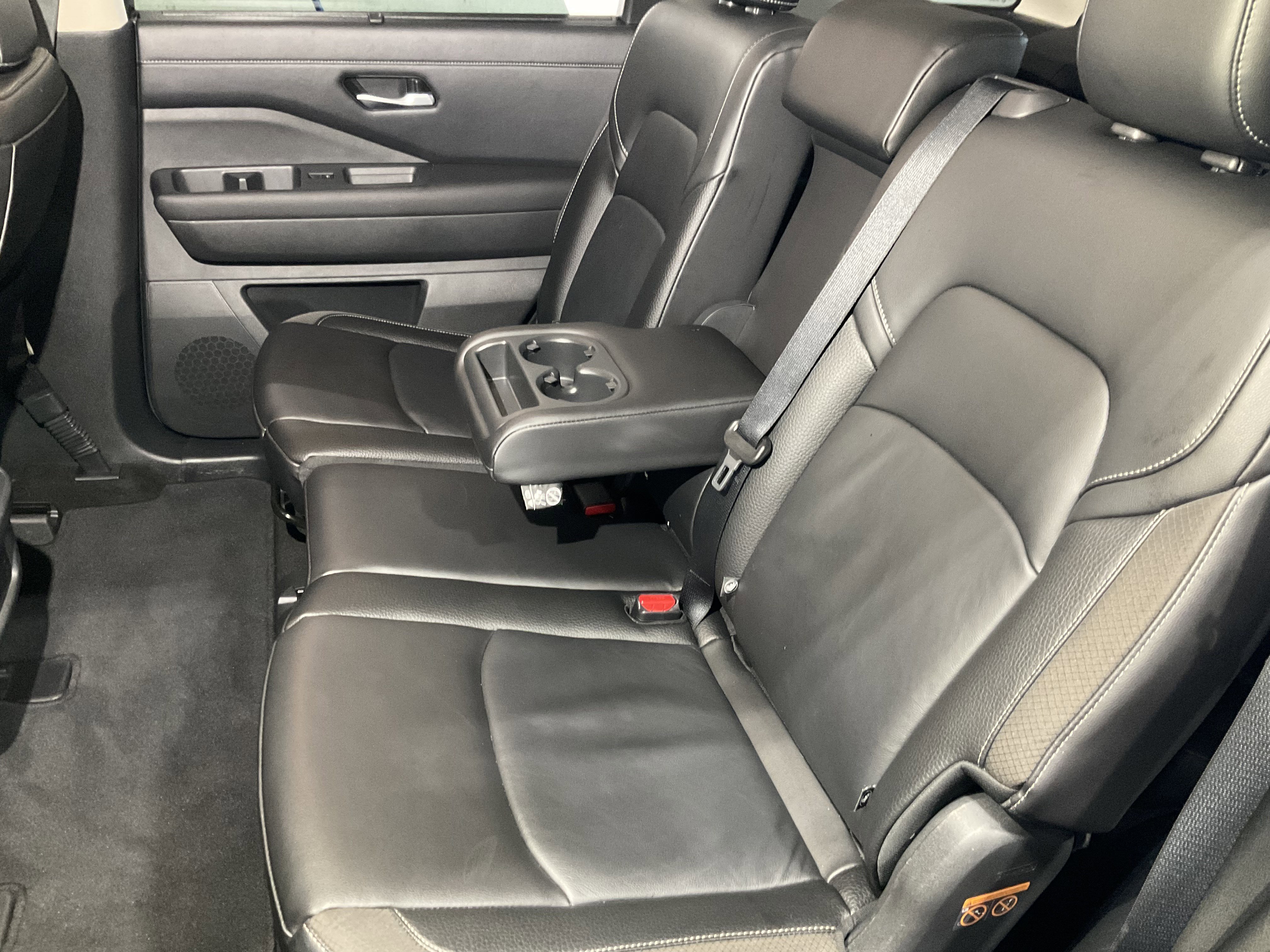 Used 2025 Nissan Pathfinder SL image 38