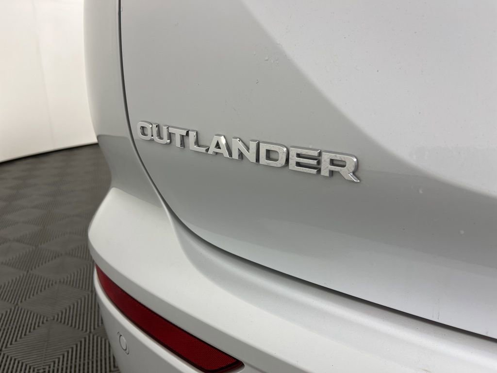 Used 2024 Mitsubishi Outlander SEL image 3