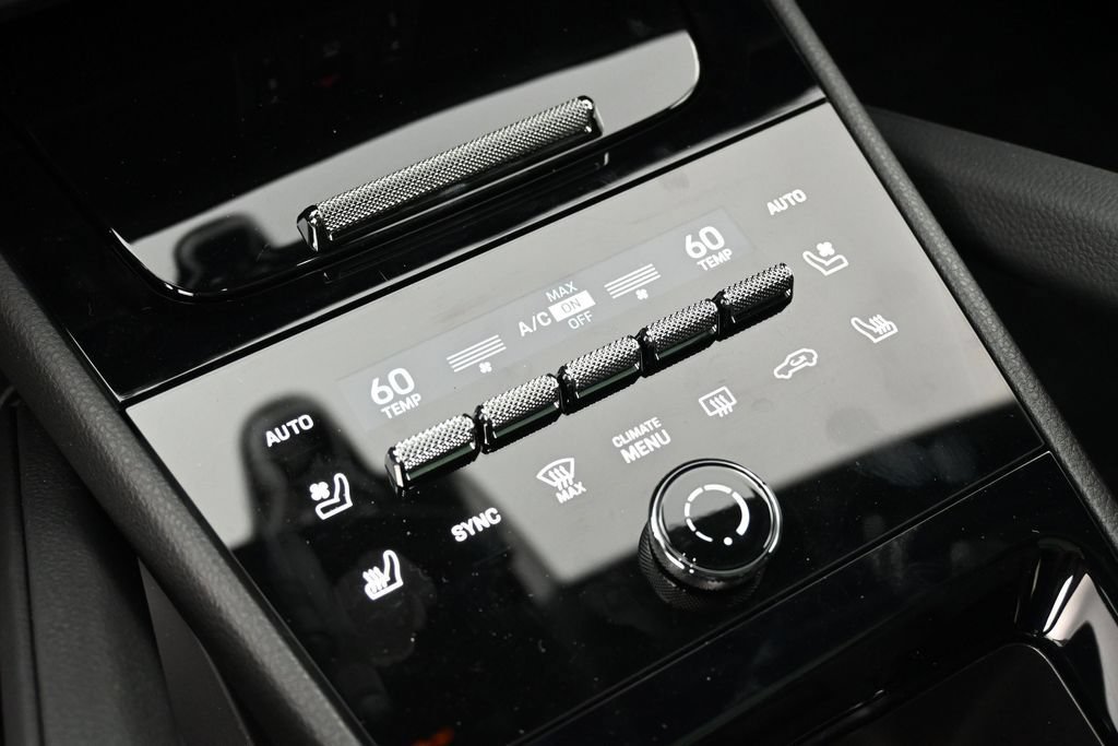 Certified 2025 Porsche Cayenne AWD/4WD image 21
