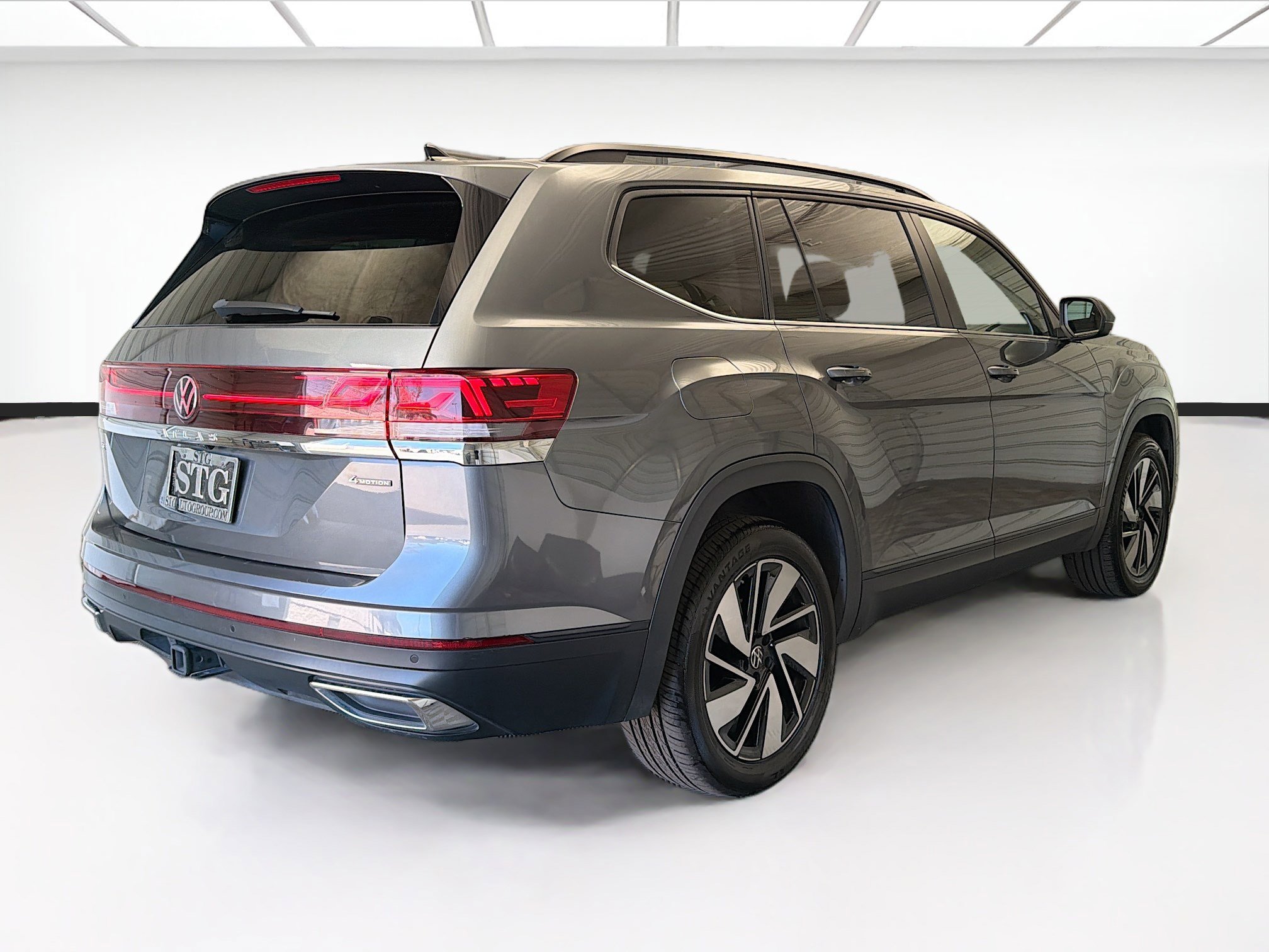 Used 2024 Volkswagen Atlas SE AWD/4WD image 4