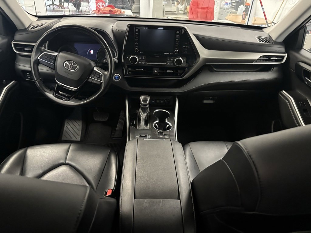 Used 2021 Toyota Highlander XLE image 21