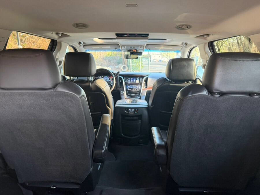 Used 2018 Cadillac Escalade Luxury AWD/4WD image 17
