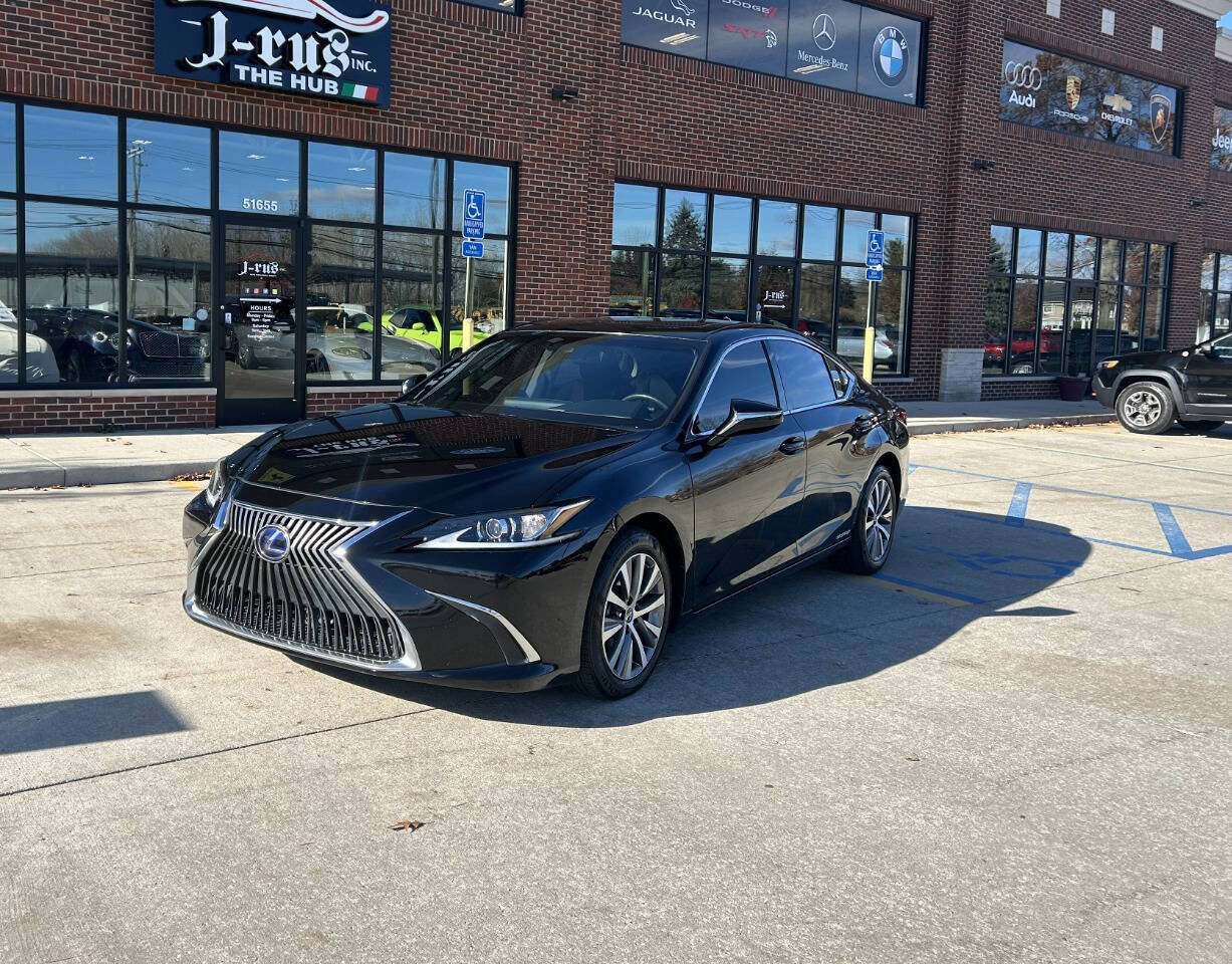 Used 2021 Lexus ES 300h w/ Accessory Package 2 image 2