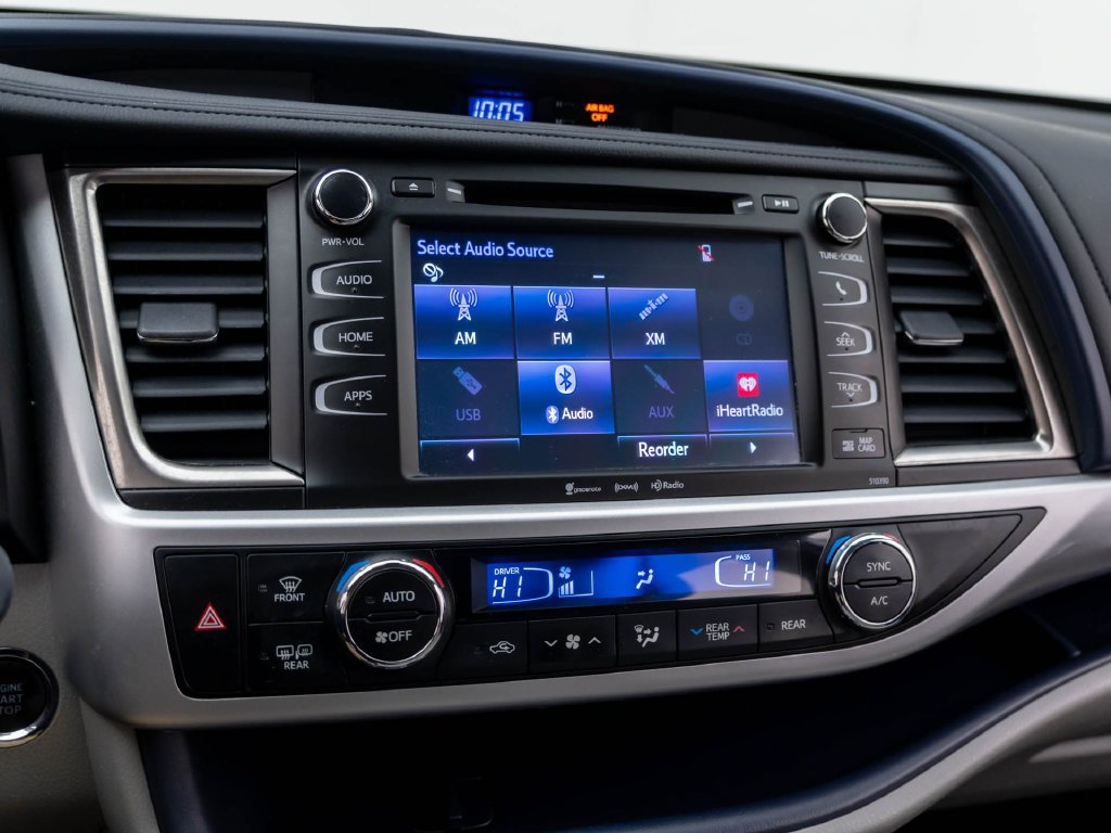 Used 2019 Toyota Highlander XLE AWD/4WD image 31