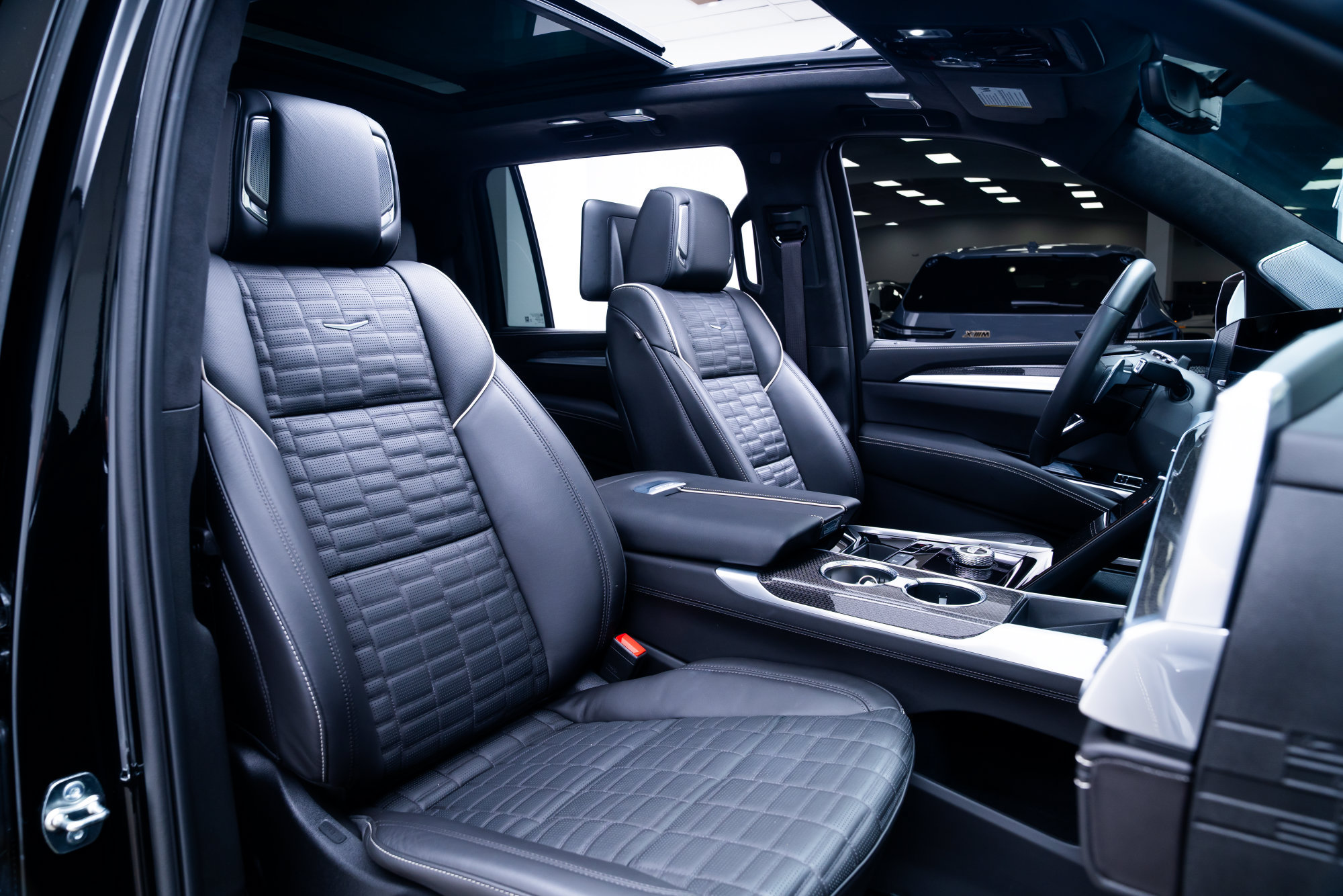 Used 2025 Cadillac Escalade ESV V AWD/4WD image 28