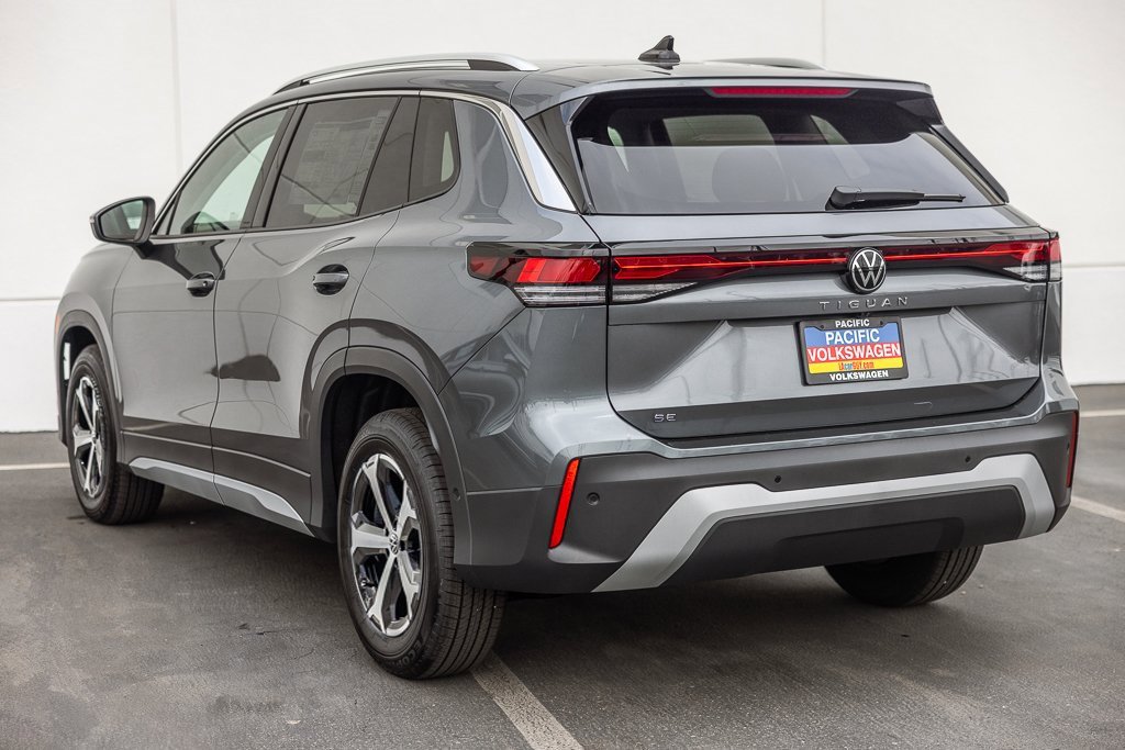 New 2026 Volkswagen Tiguan SE R-Line image 3