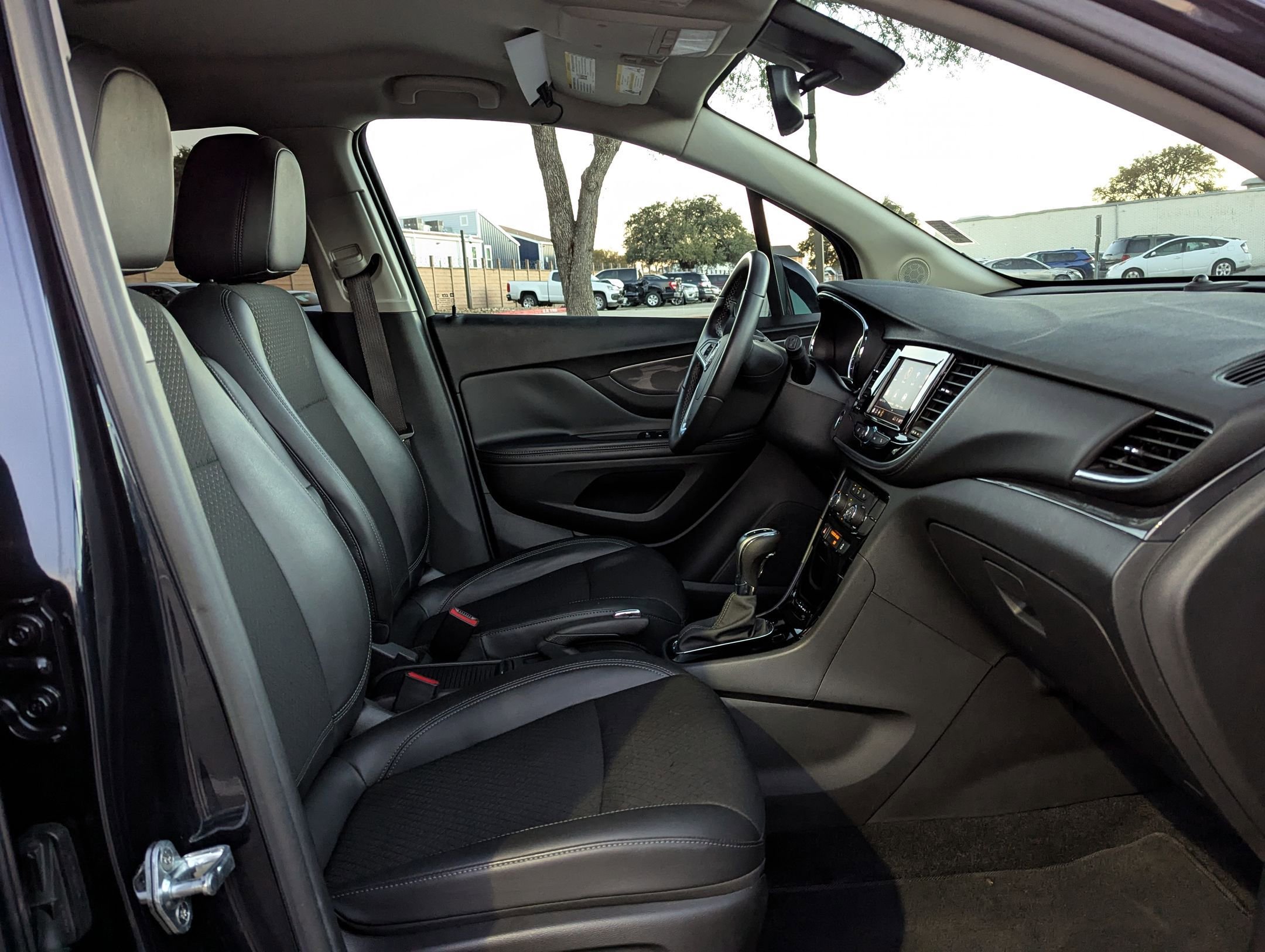 Used 2022 Buick Encore Preferred image 28