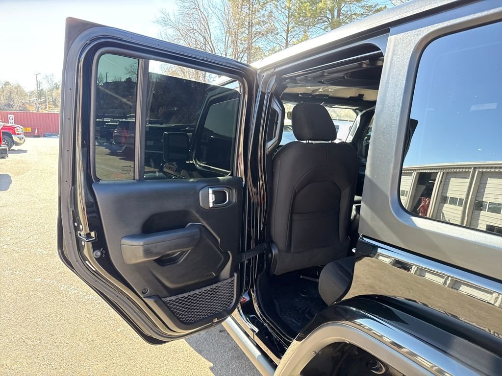 Used 2023 Jeep Wrangler Unlimited Rubicon w/ Cold Weather Group image 16