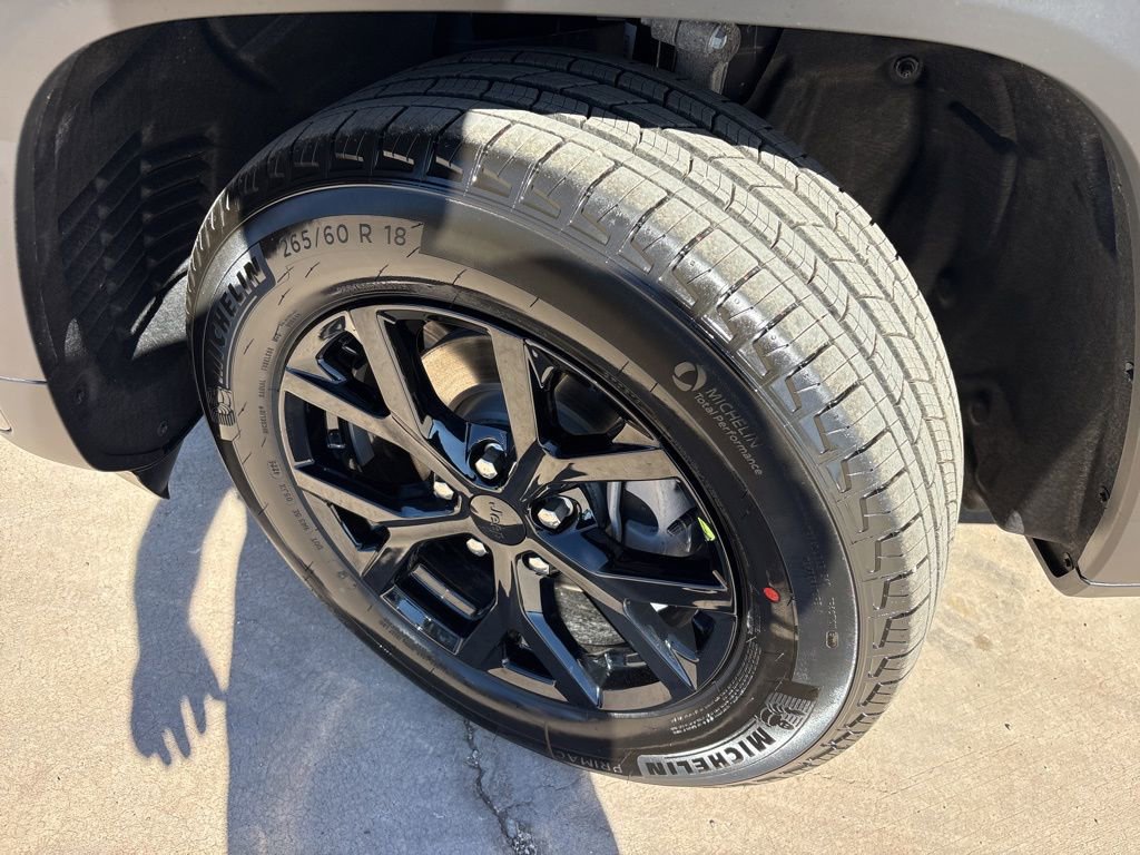 New 2026 Jeep Grand Cherokee Altitude AWD/4WD image 9