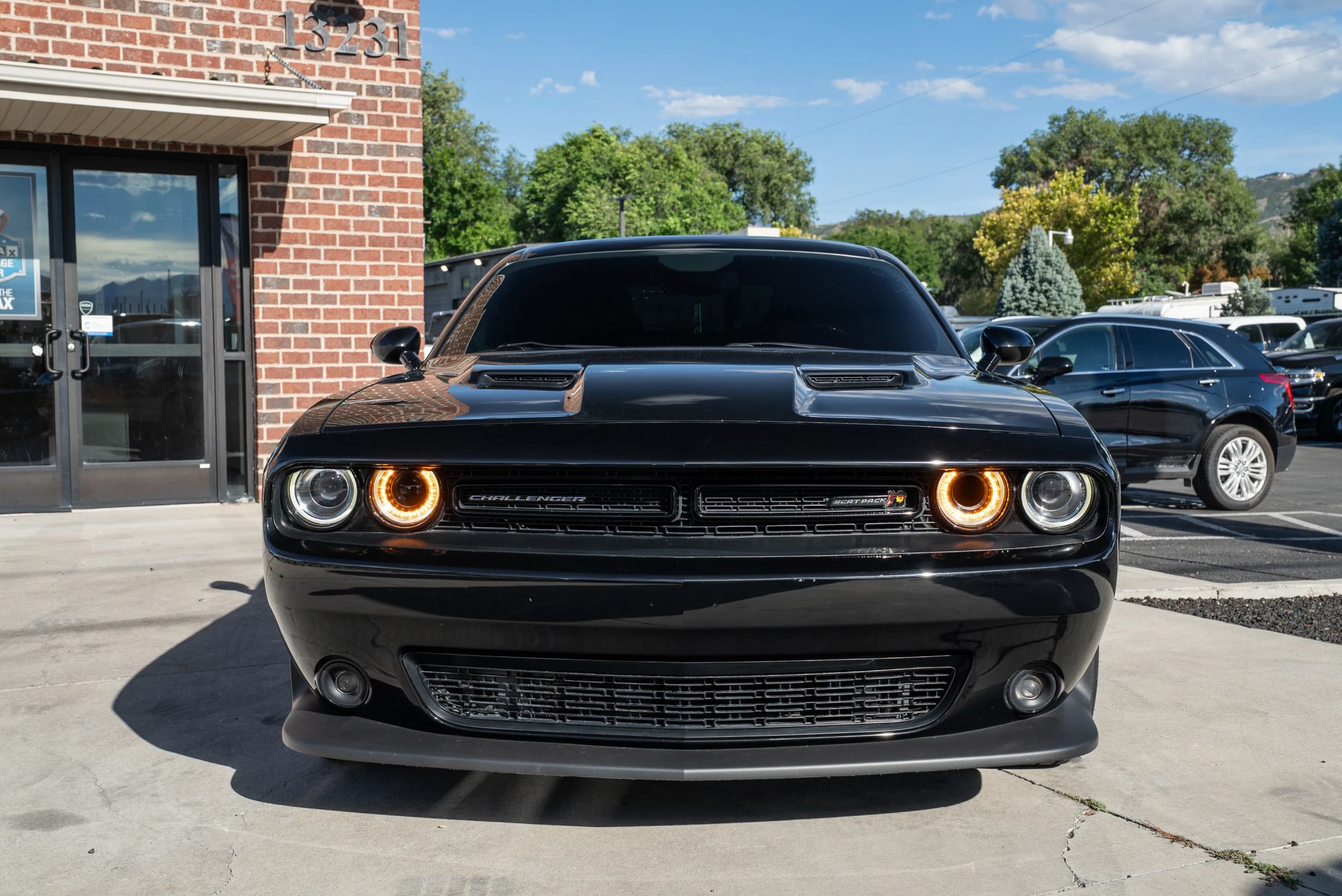 Used 2017 Dodge Challenger R/T Scat Pack w/ Leather Interior Group RWD image 2