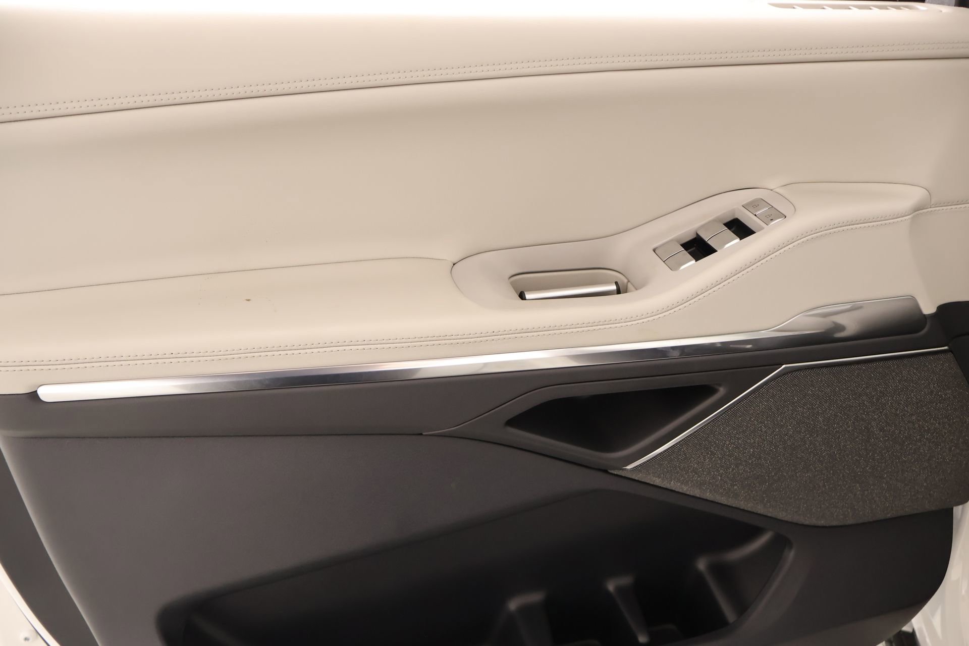 New 2026 Lincoln Navigator Reserve w/ Jet Appearance Package AWD/4WD image 18