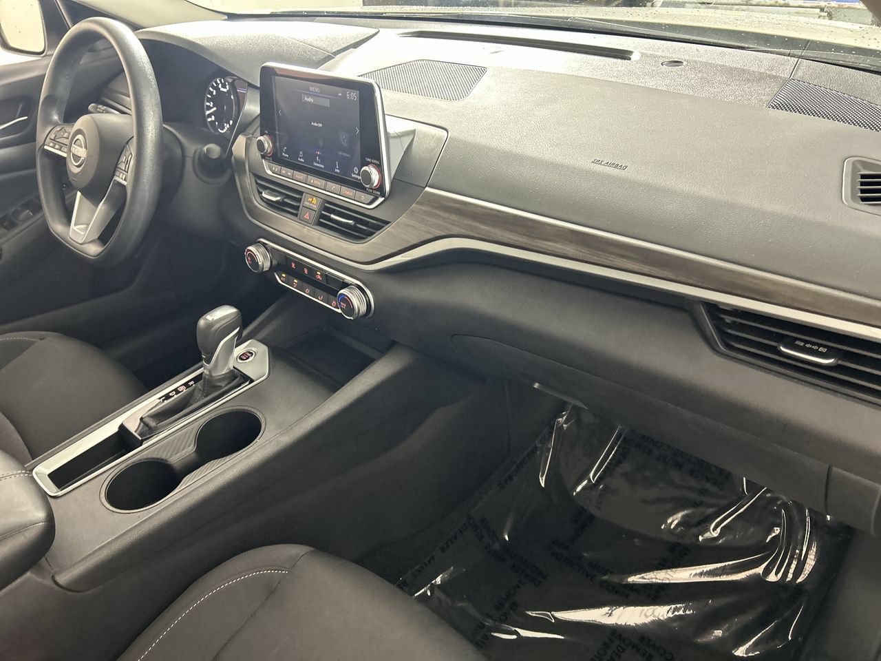 Used 2025 Nissan Altima 2.5 SV FWD image 27