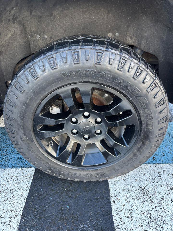 Used 2019 Chevrolet Suburban LT AWD/4WD image 35