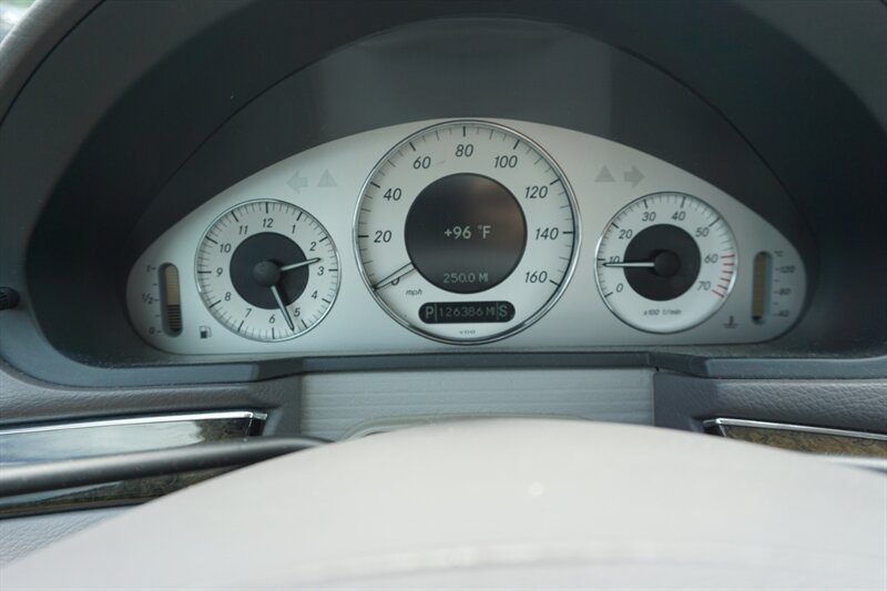 Used 2004 Mercedes-Benz E 500 4MATIC Sedan image 29