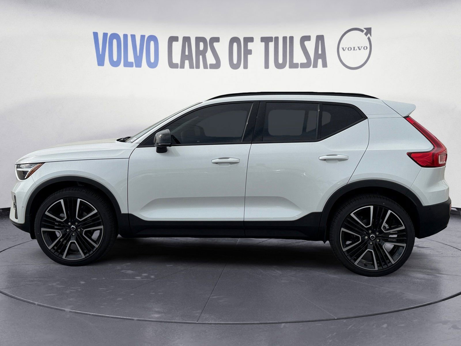 New 2026 Volvo XC40 B5 Ultra w/ Protection Package Premier image 2