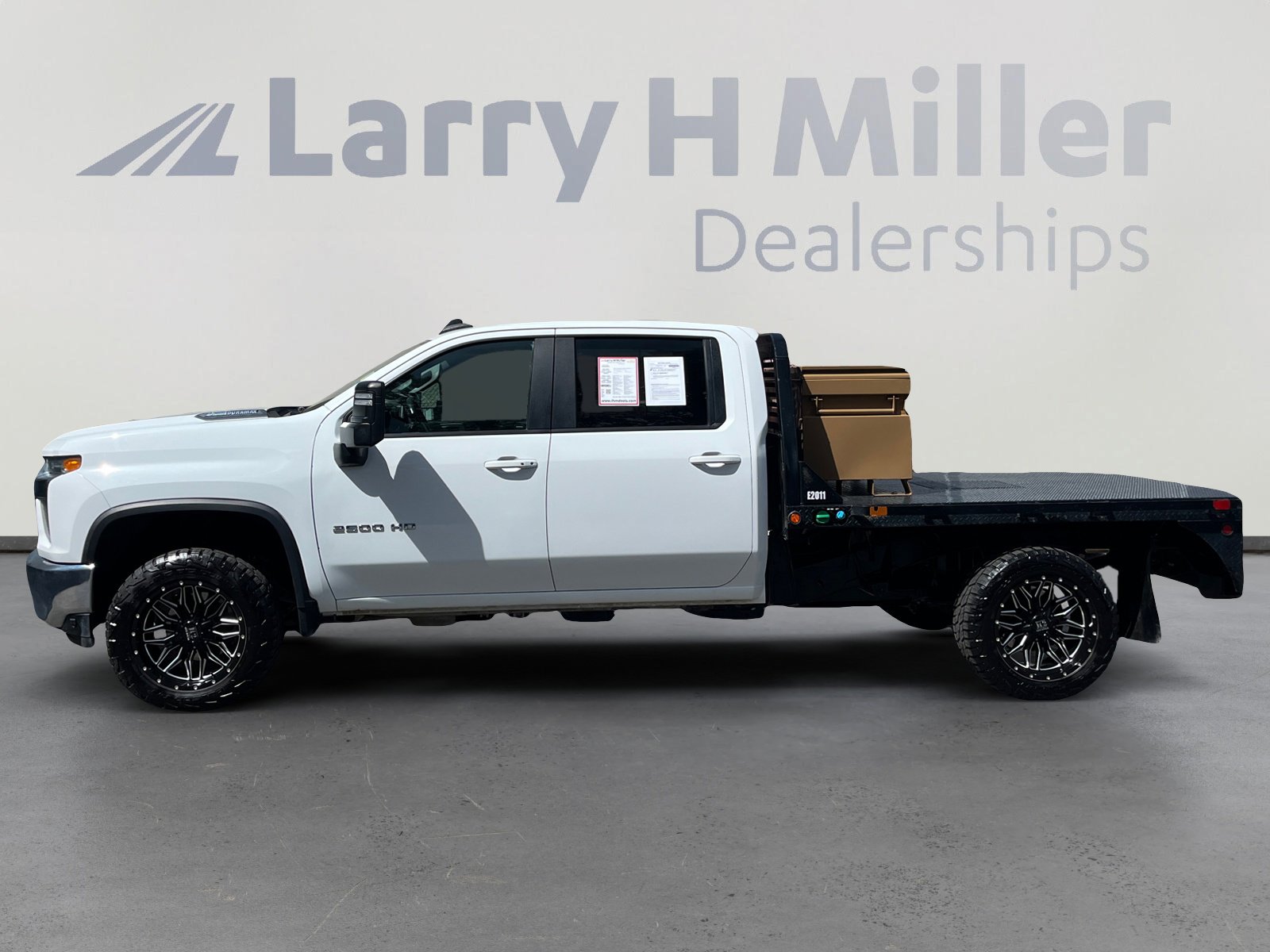 Used 2022 Chevrolet Silverado 2500 LT w/ Convenience Package image 2
