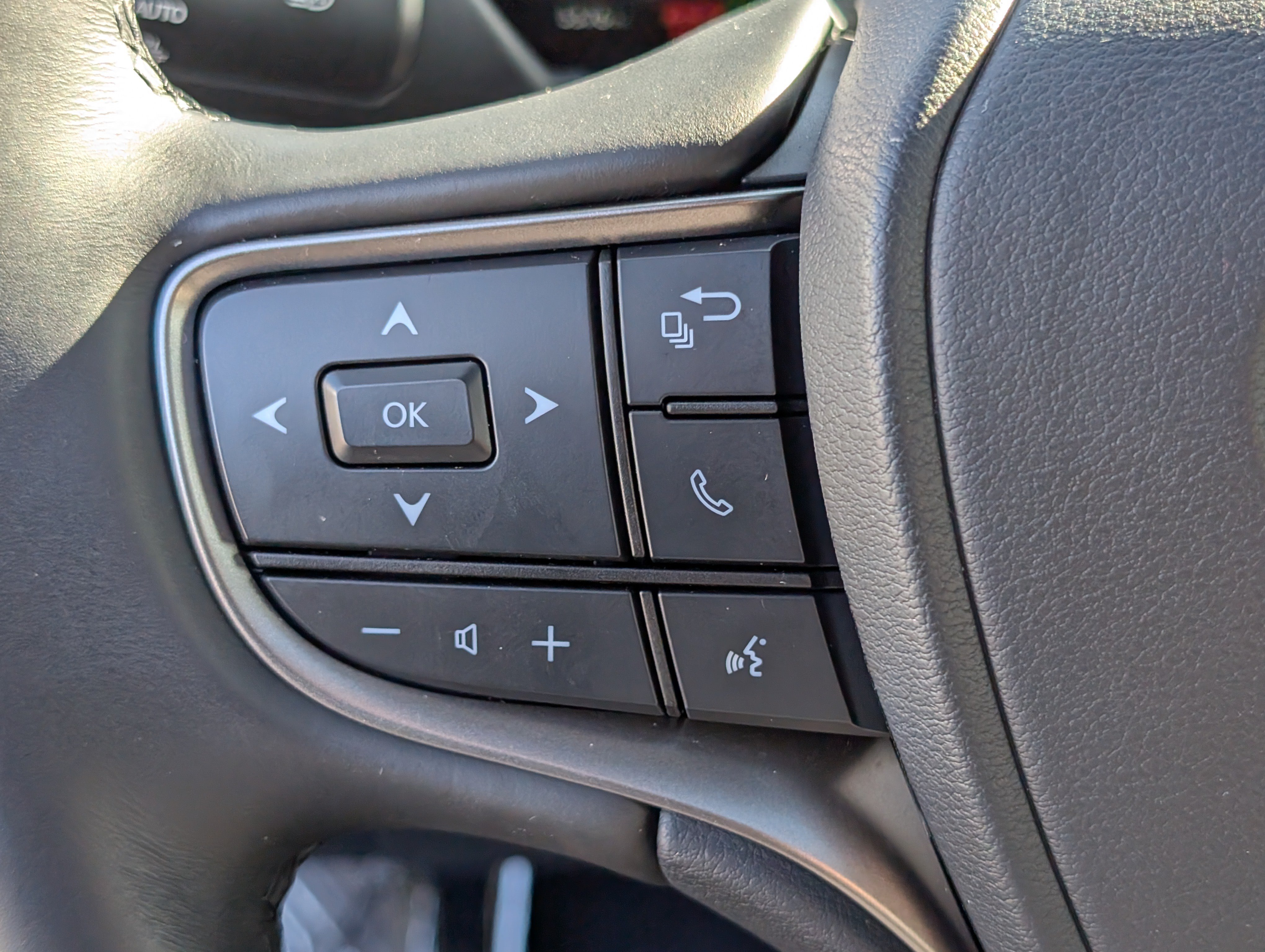 Certified 2025 Lexus UX 300h AWD w/ Accessory Package (Z1) image 23