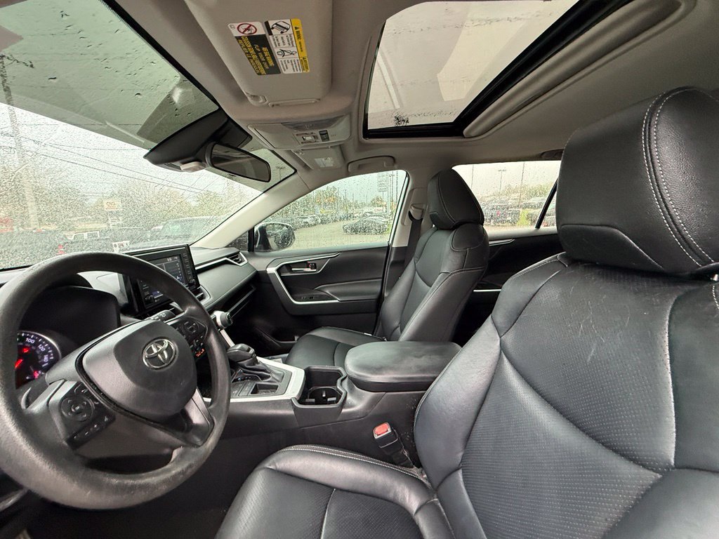 Used 2022 Toyota RAV4 XLE w/ Convenience Package FWD image 12