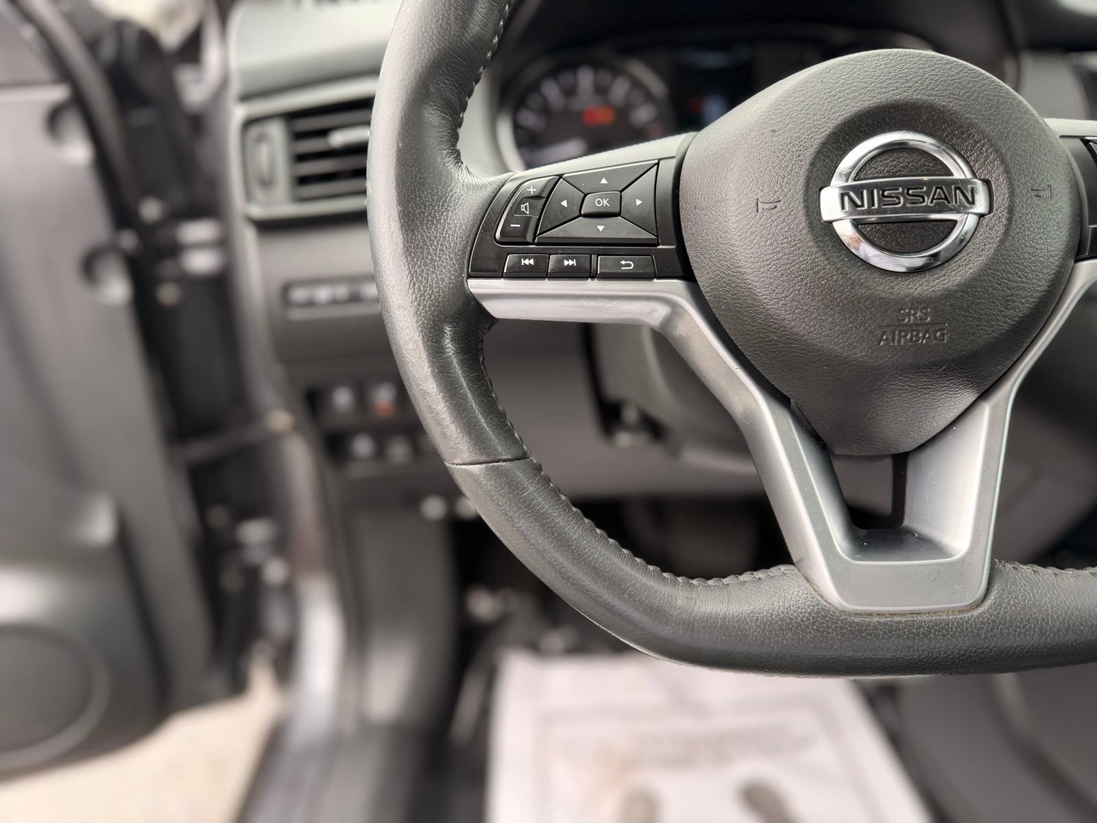 Used 2017 Nissan Rogue SL AWD/4WD image 19