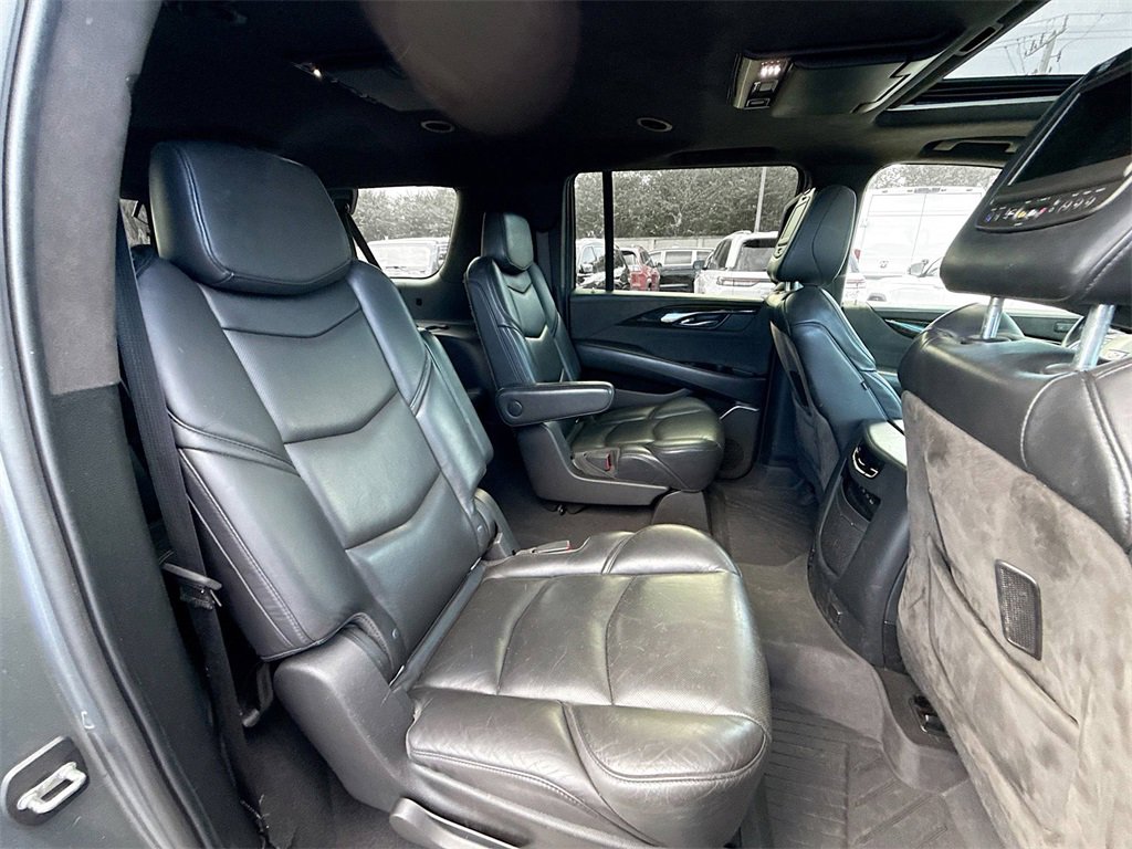 Used 2019 Cadillac Escalade ESV Platinum image 32