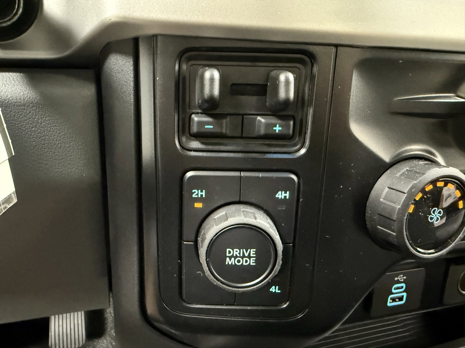 New 2025 Ford F350 XLT w/ XLT Value Package image 16