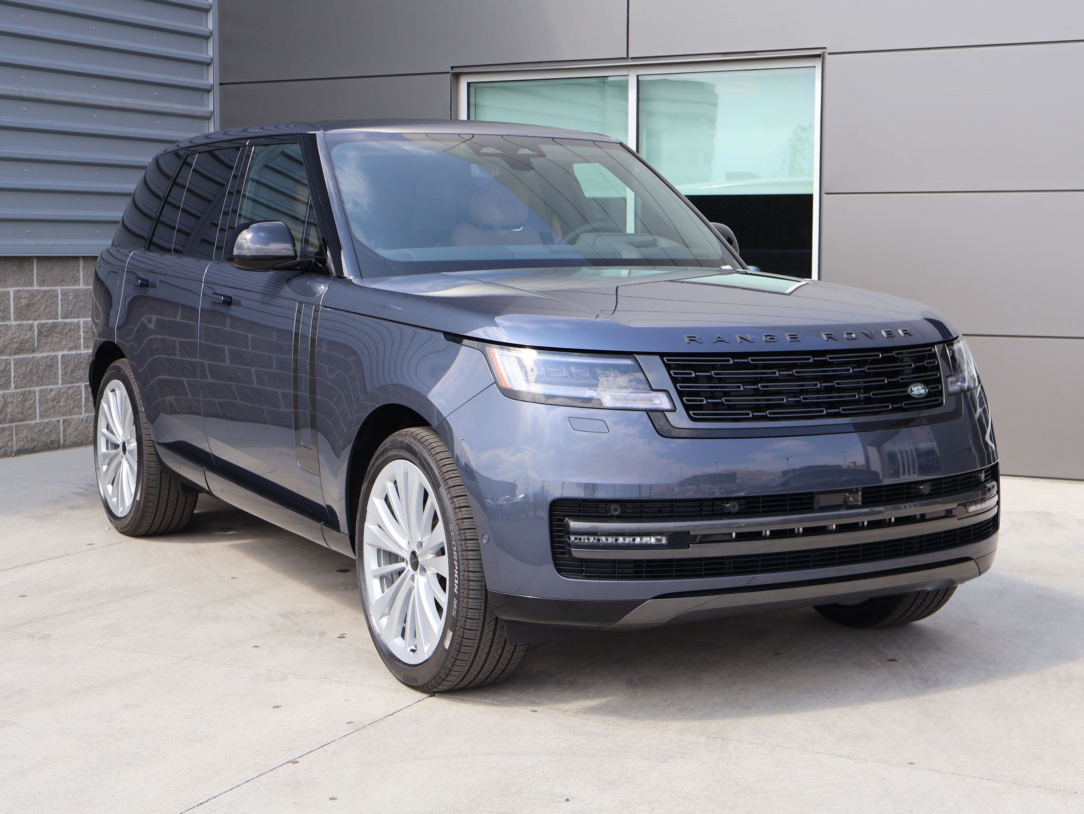 New 2026 Land Rover Range Rover SE AWD/4WD image 3