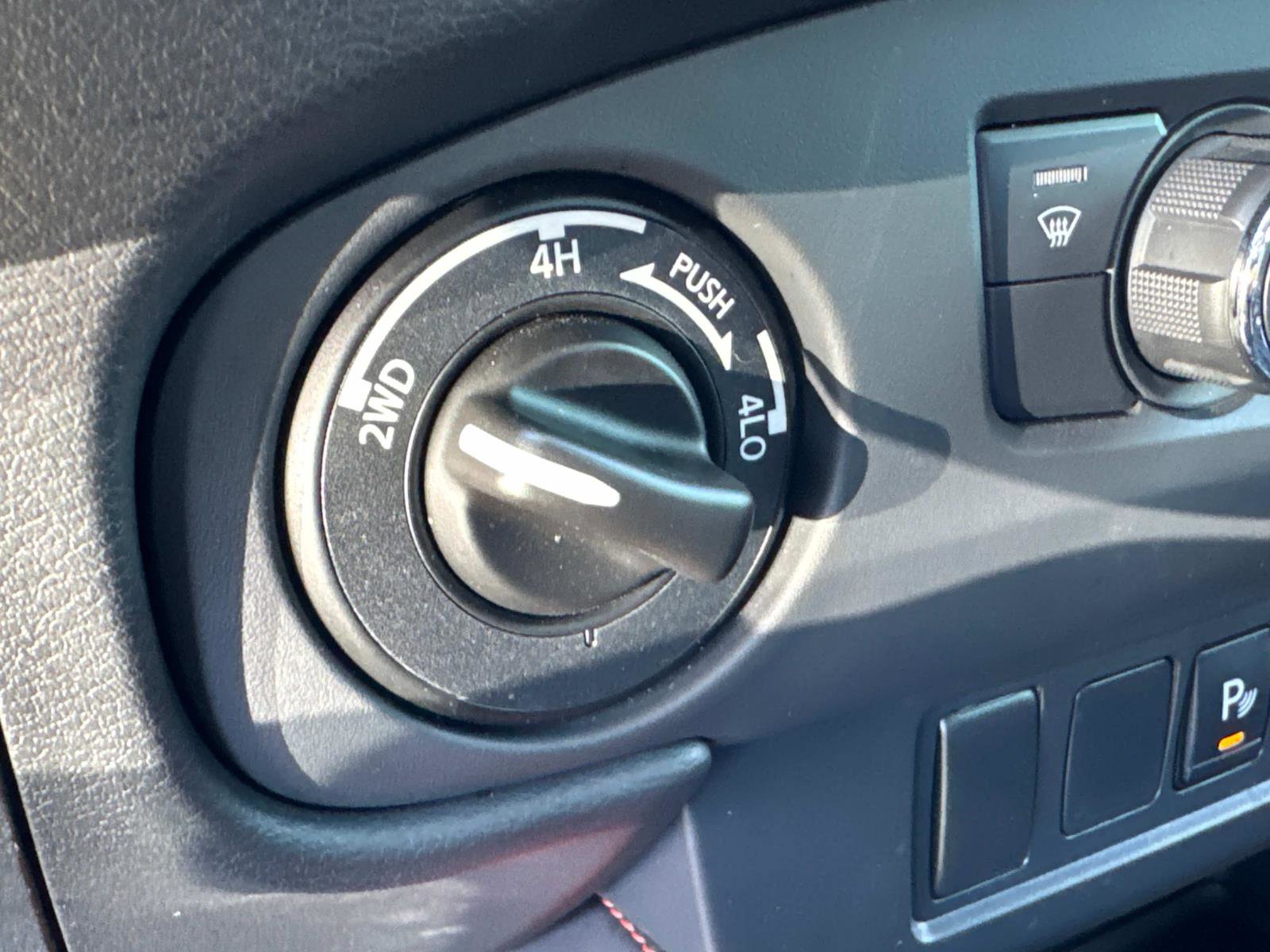 Used 2023 Nissan Frontier PRO-4X w/ Technology Package image 26