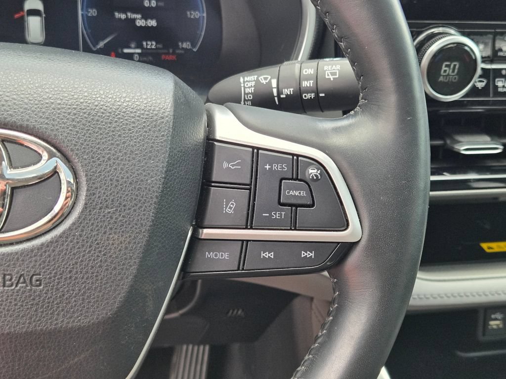 Used 2023 Toyota Highlander Limited FWD image 26