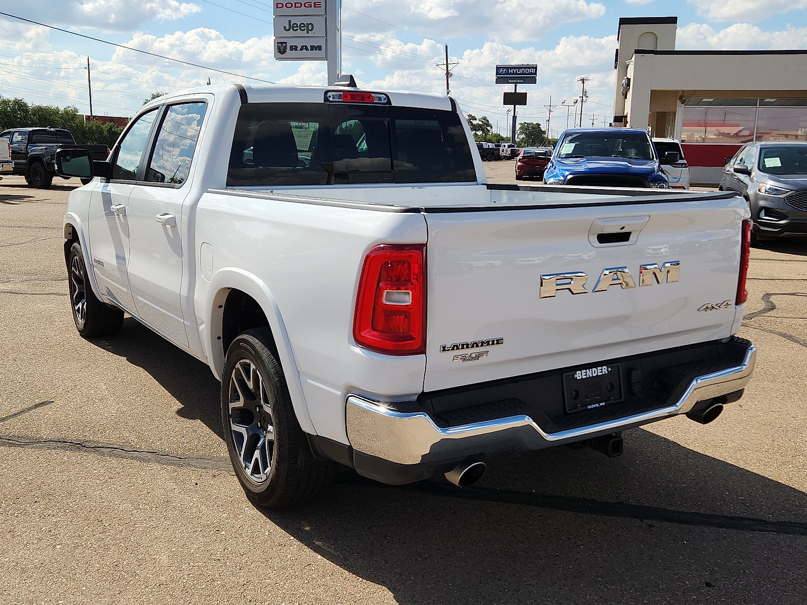 Used 2025 RAM 1500 Laramie AWD/4WD image 3