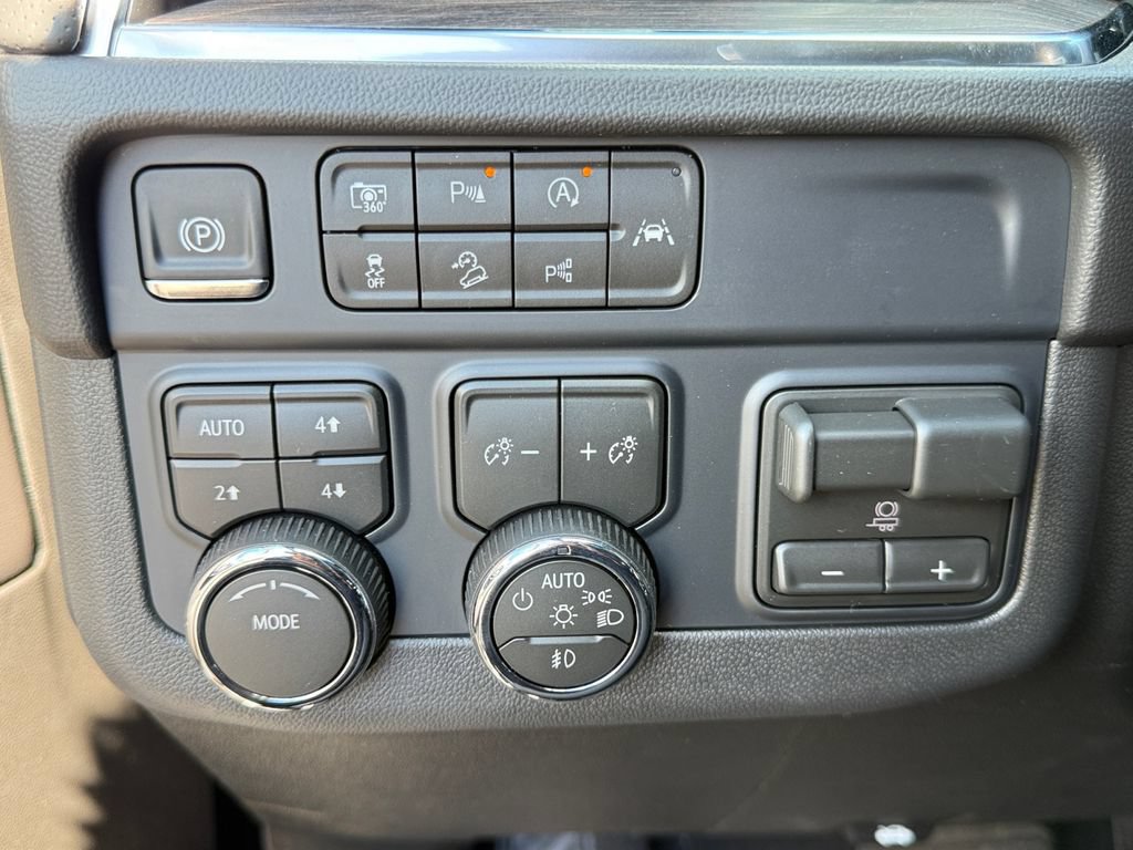 New 2026 Chevrolet Suburban Premier AWD/4WD image 24