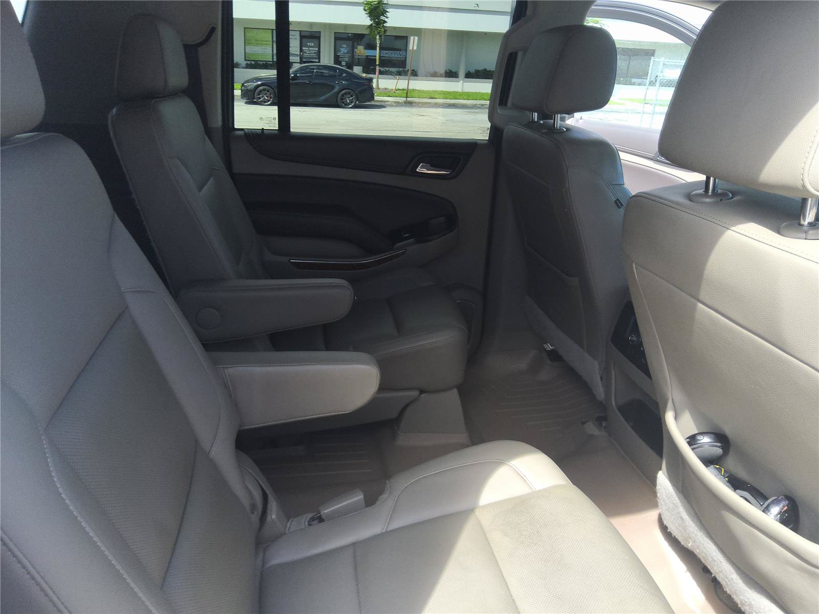 Used 2017 Chevrolet Suburban Premier AWD/4WD image 29