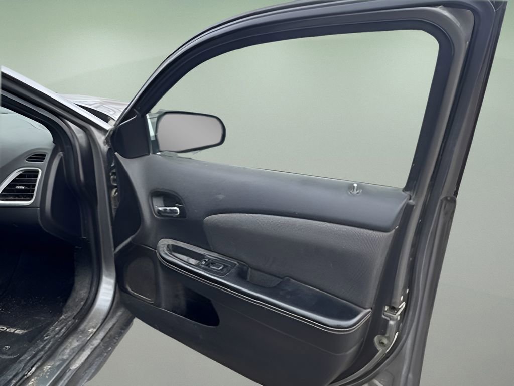 Used 2013 Dodge Avenger SE image 17