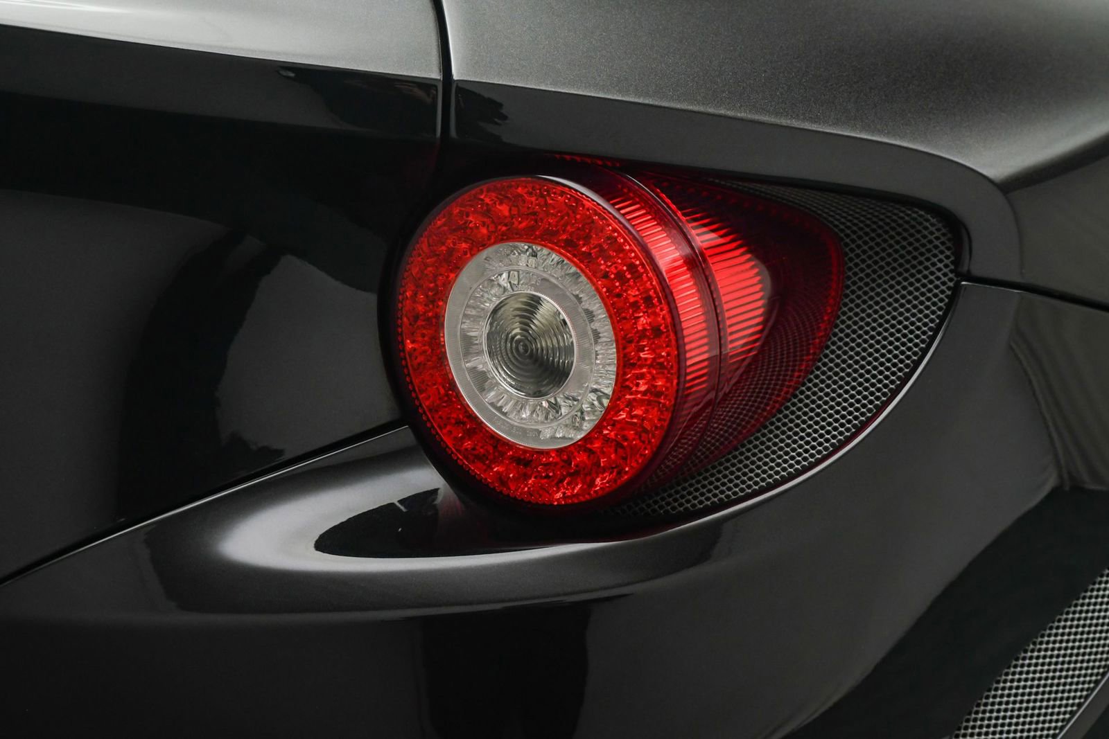 Used 2015 Ferrari FF image 25