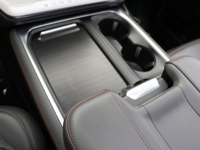 Used 2025 Ford Expedition Active AWD/4WD image 24